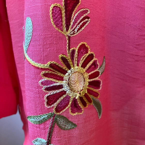 Plus size Figueroa&Flower tunic style blouse. - Picture 3 of 10